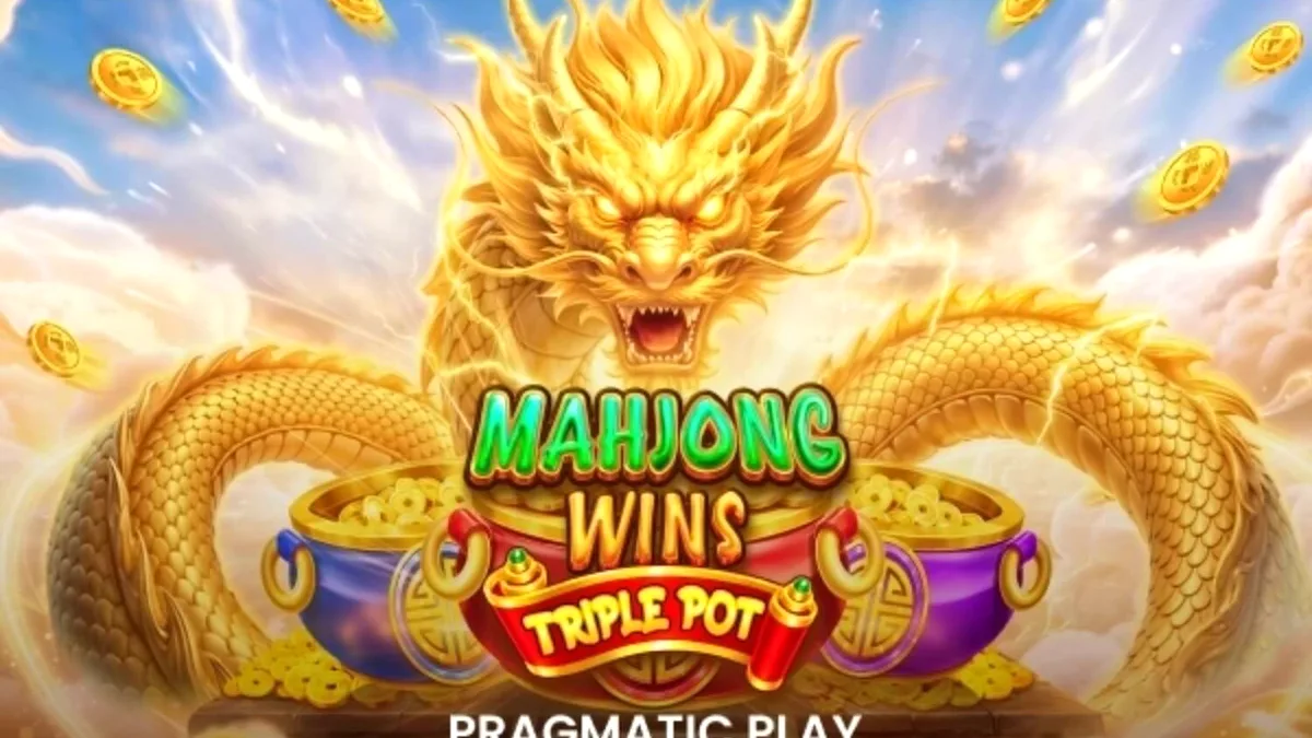 Tampilan visual slot Mahjong Wins Triple Pot dengan simbol ubin Mahjong dan latar belakang medan perang.